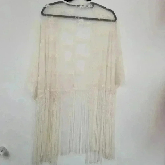 Cream Lace Kimono - Picture 12 of 12